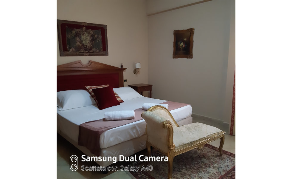 Camera Matrimoniale Superior abbinamento rosa antico, soggiorno e pernotto a Mazara